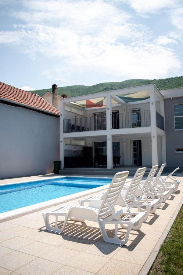 מוסטר Villa Aqua מראה חיצוני תמונה