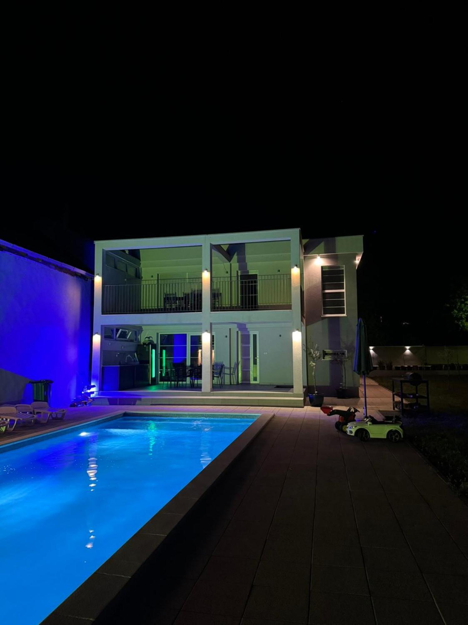 מוסטר Villa Aqua מראה חיצוני תמונה