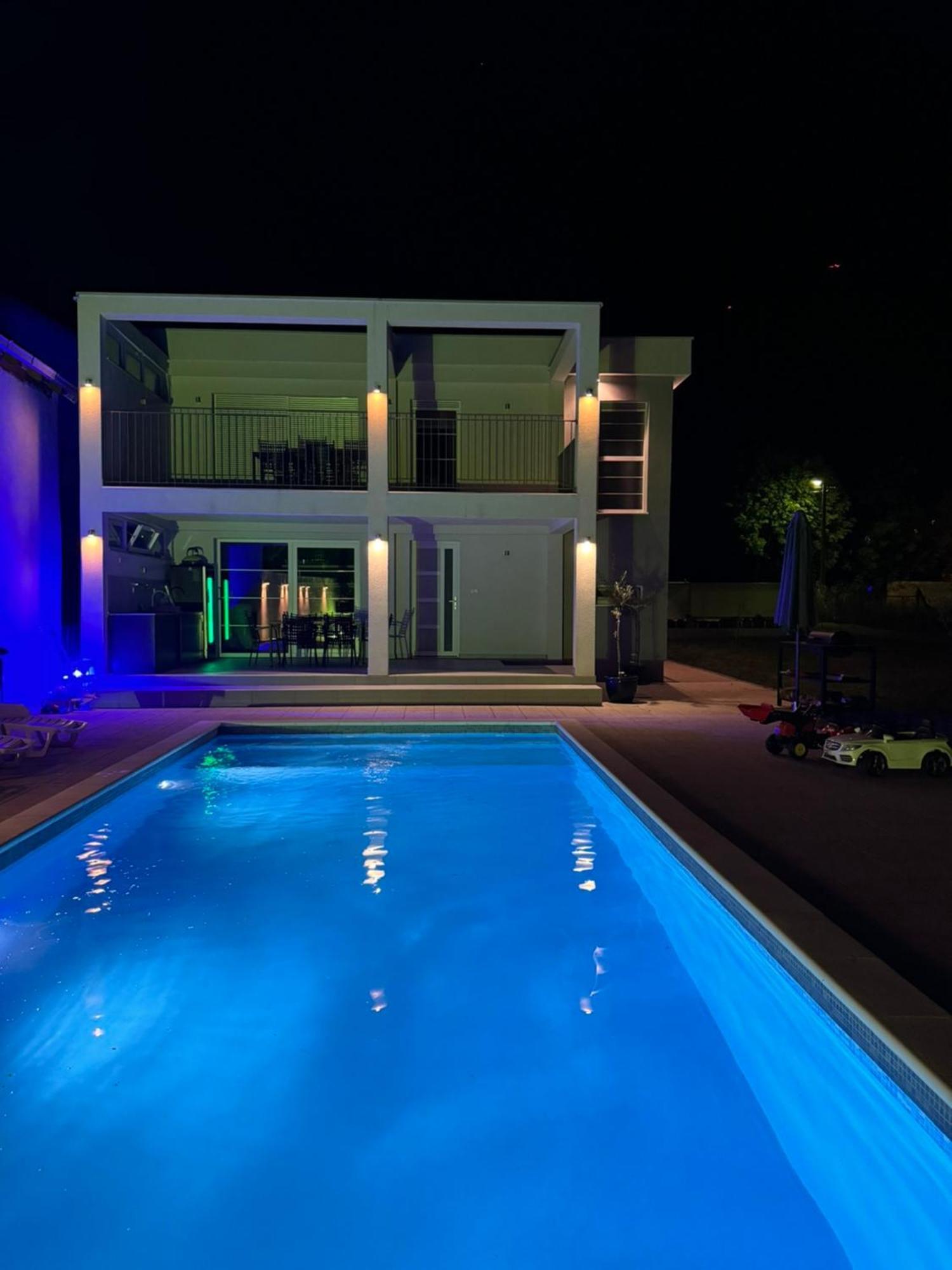 מוסטר Villa Aqua מראה חיצוני תמונה